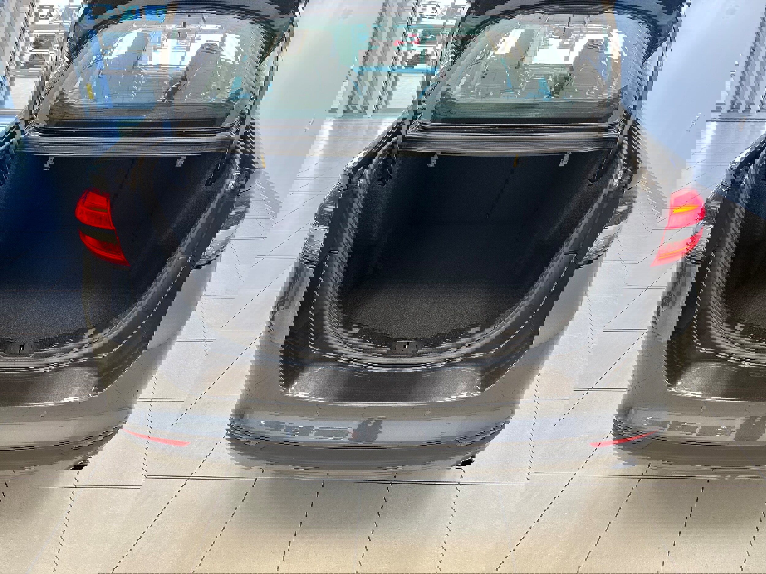 Used 2017 Ford Fusion SE w/ Fusion SE Technology Package image 7