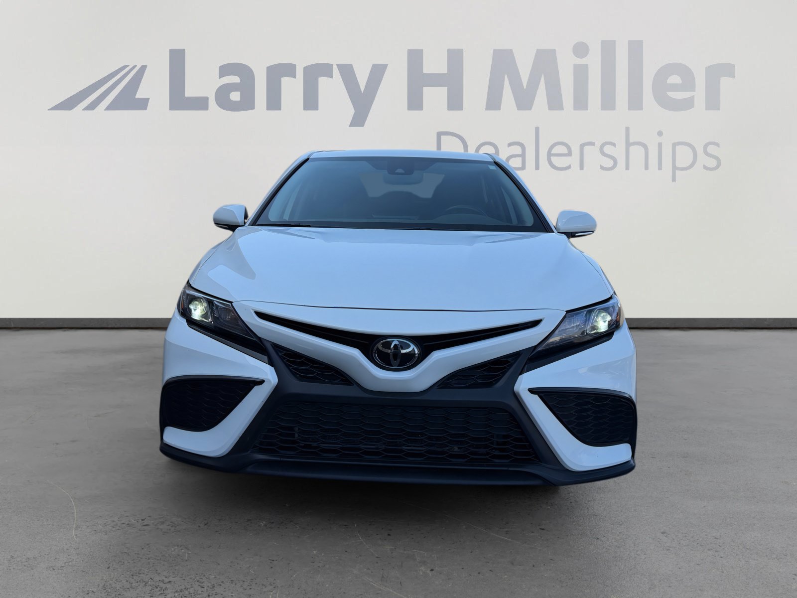 Used 2023 Toyota Camry SE FWD image 8