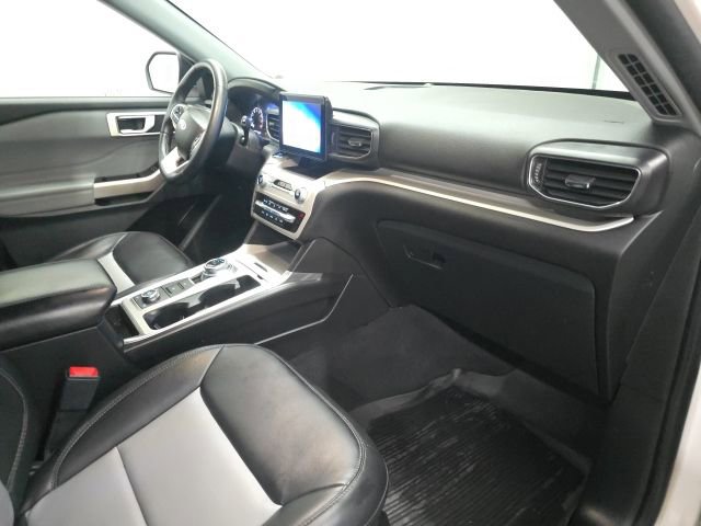 Used 2023 Ford Explorer XLT w/ Equipment Group 202A image 4
