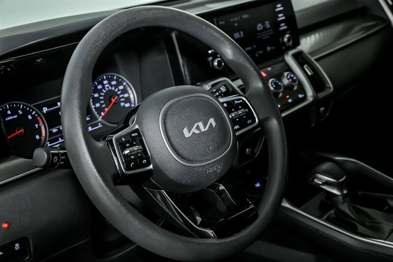 Used 2022 Kia Sorento LX AWD/4WD image 18