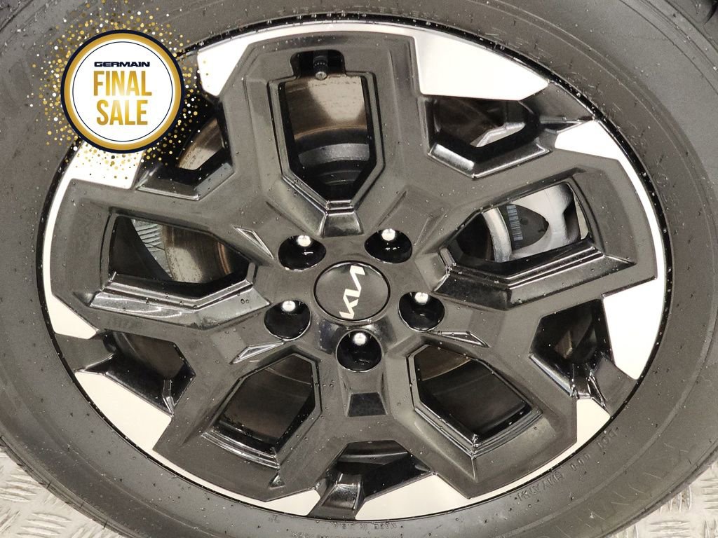 Certified 2025 Kia Sorento S image 10