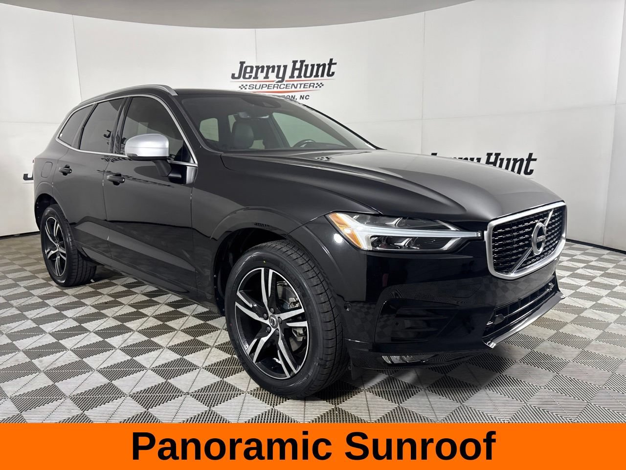Used 2019 Volvo XC60 T5 R-Design w/ Protection Package Premier FWD image 4