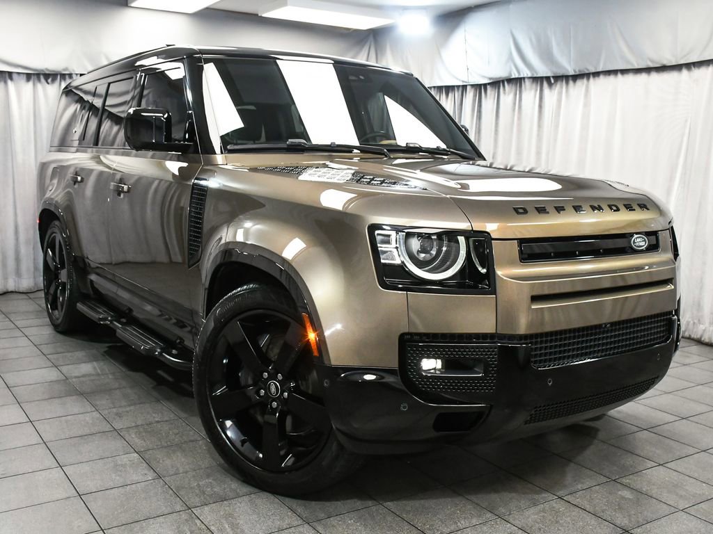 Used 2024 Land Rover Defender 130 X-Dynamic SE image 3