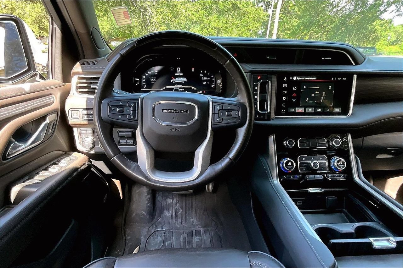 Used 2023 GMC Yukon Denali w/ Denali Reserve Package AWD/4WD image 8