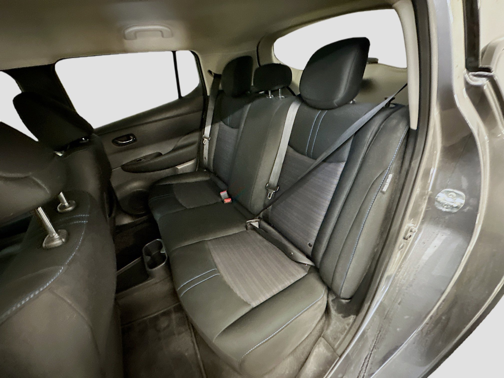 Used 2025 Nissan Leaf S image 28