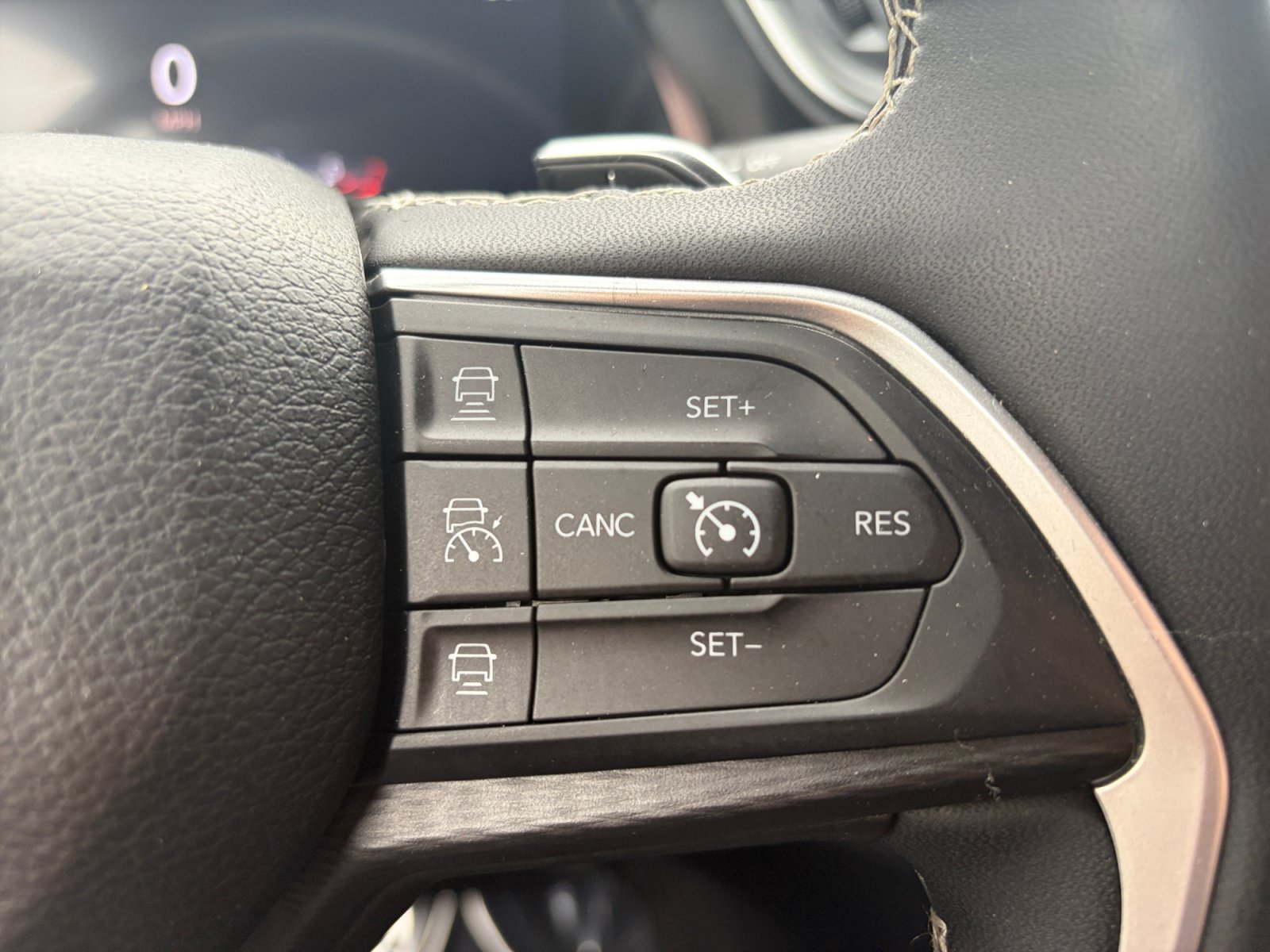 Used 2023 Jeep Grand Cherokee L Laredo AWD/4WD image 18