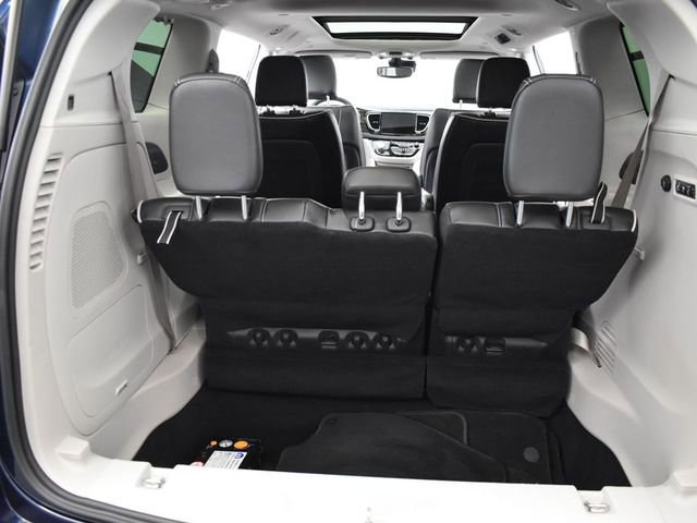 Used 2022 Chrysler Pacifica Limited image 7