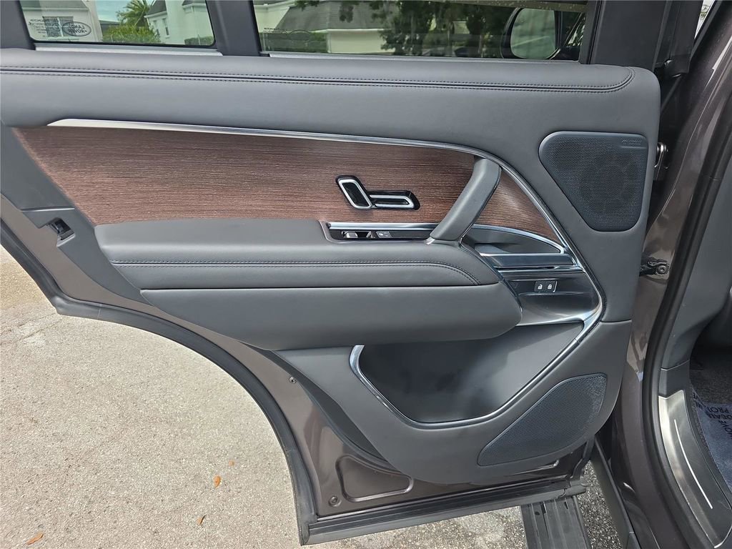 Used 2023 Land Rover Range Rover SE image 10