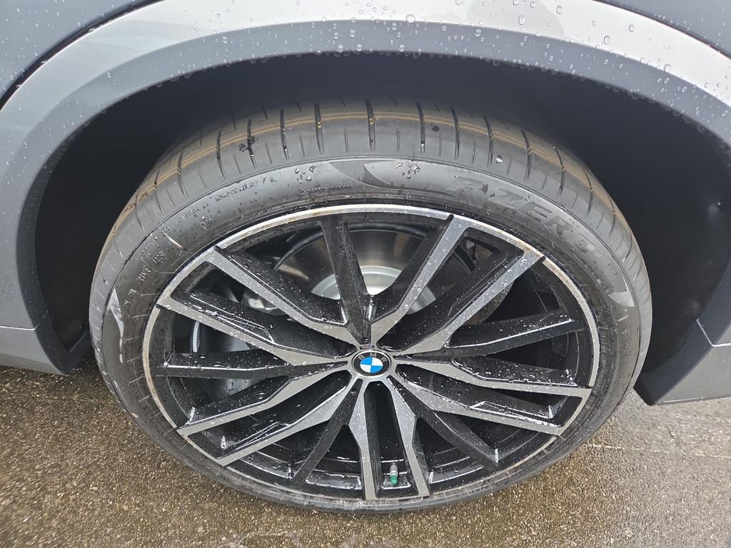 New 2026 BMW X5 xDrive40i w/ Executive Package image 8