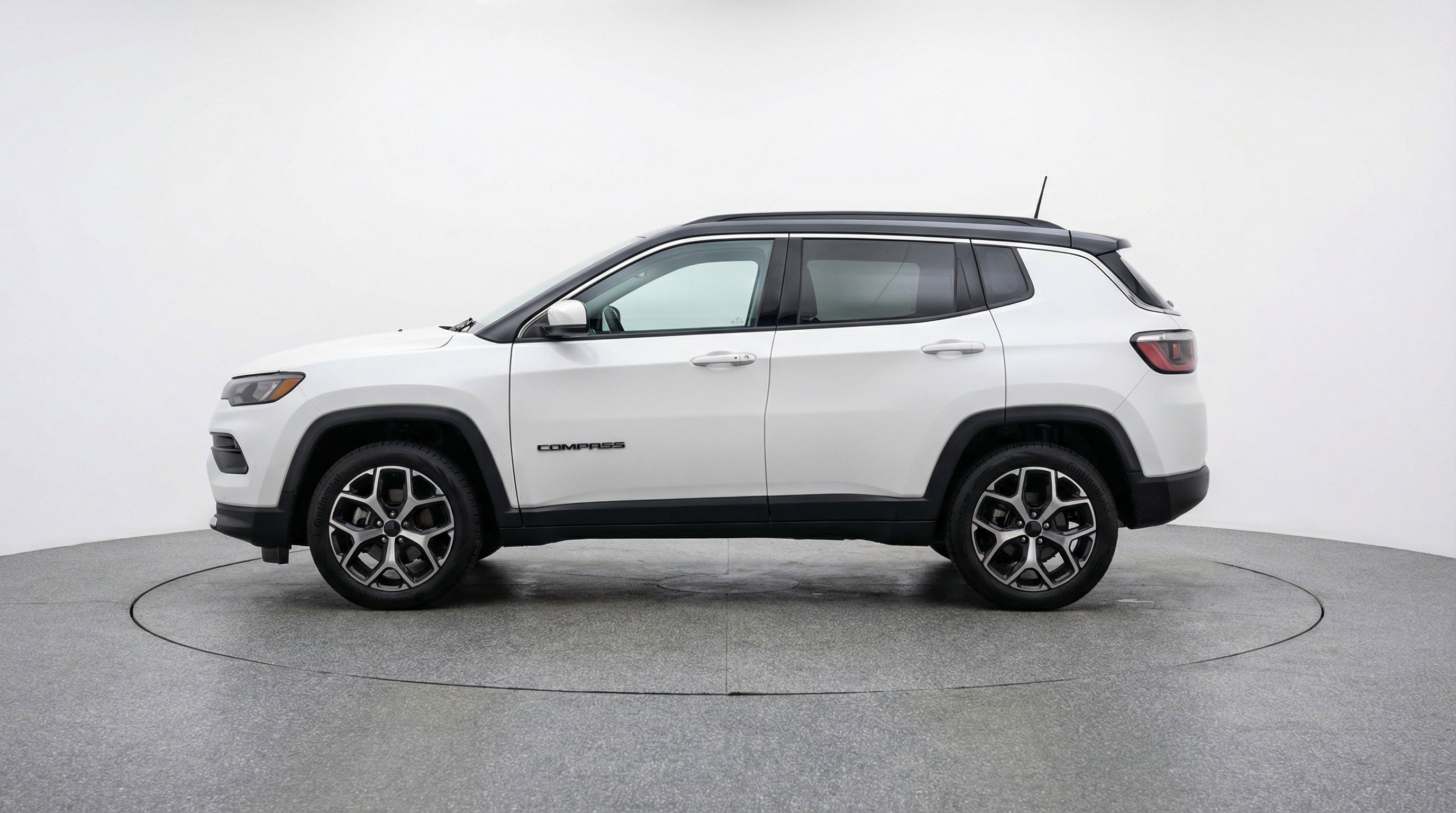 Used 2025 Jeep Compass Limited image 5