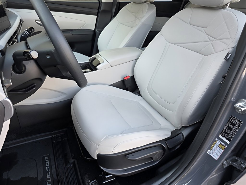 Used 2025 Hyundai Tucson SE image 19