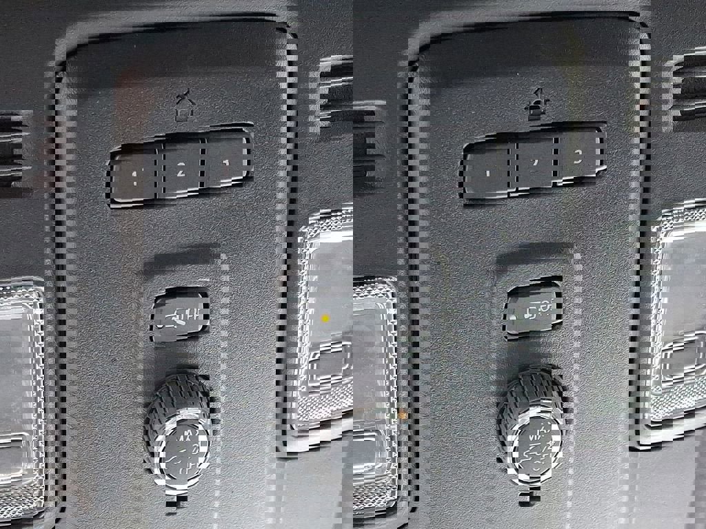 Certified 2024 Chevrolet Suburban LT AWD/4WD image 26