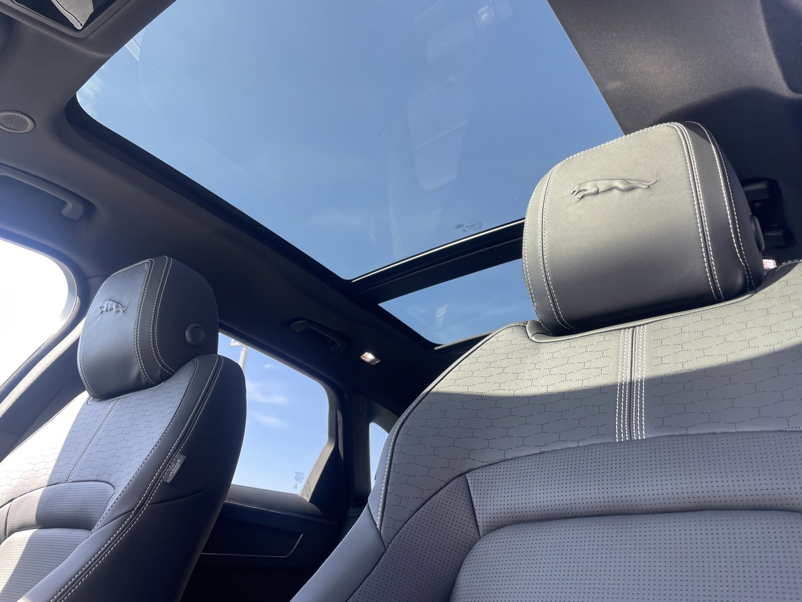 New 2025 Jaguar F-PACE R-Dynamic S image 18