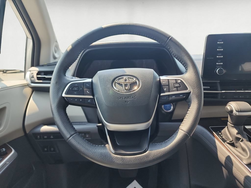 Used 2023 Toyota Sienna XLE w/ XLE Plus Package AWD/4WD image 13