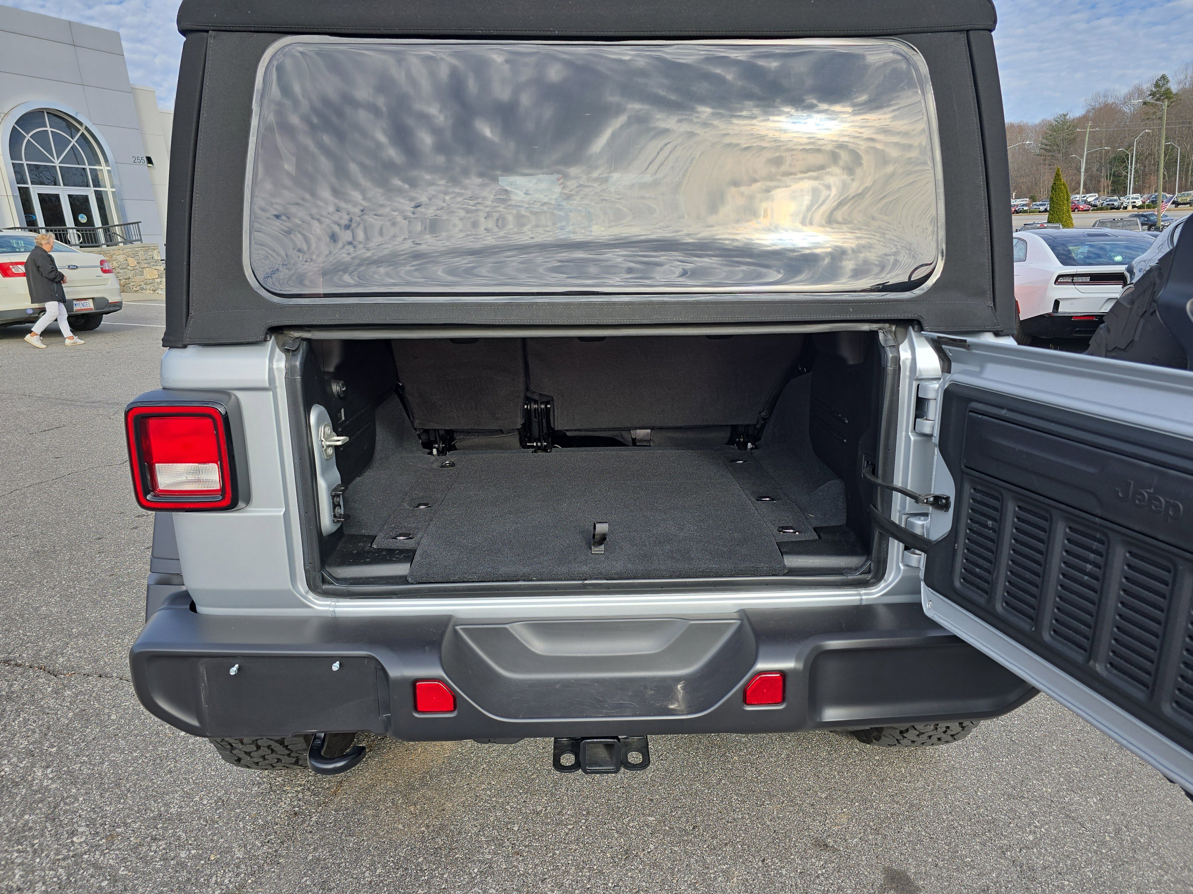 Used 2024 Jeep Wrangler Willys image 8