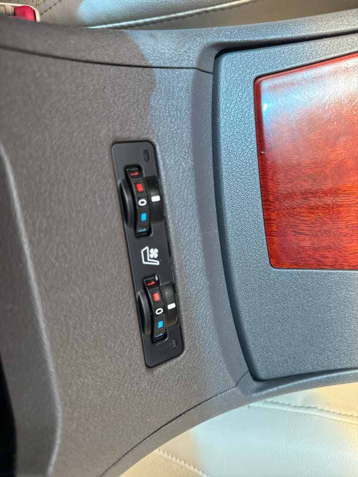 Used 2011 Lexus ES 350 image 24