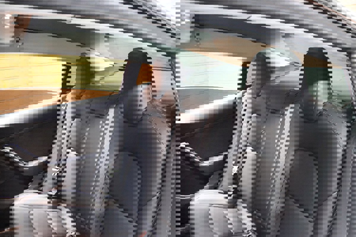 Used 2023 Tesla Model 3 Standard Range image 34