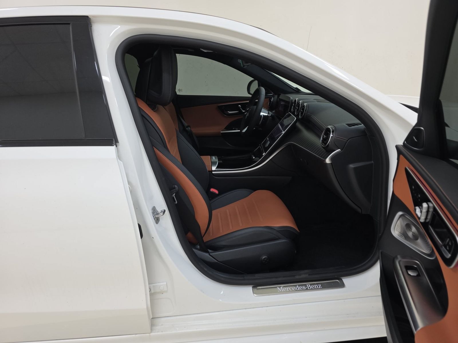 Used 2024 Mercedes-Benz C 300 4MATIC Sedan image 7