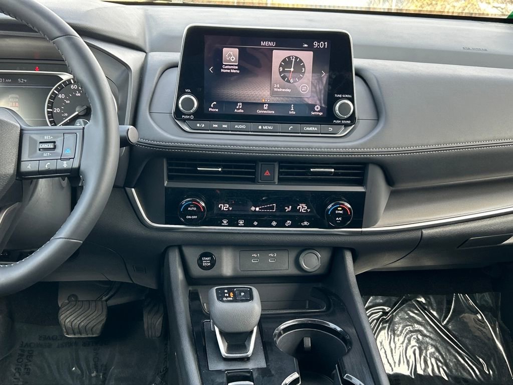 Used 2025 Nissan Rogue SV image 12