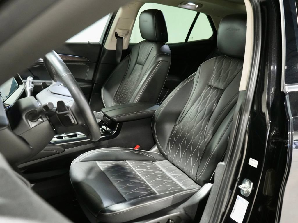 Used 2022 Buick Envision Avenir w/ Technology Package II image 3