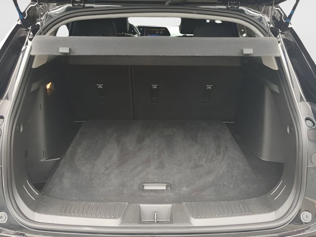 Used 2025 Chevrolet Trax LT w/ LT Convenience Package image 12