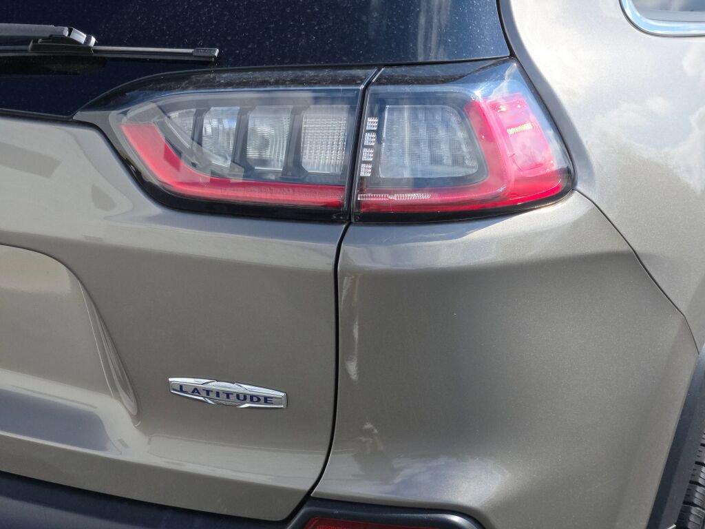 Used 2019 Jeep Cherokee Latitude Plus w/ Comfort/Convenience Group image 10