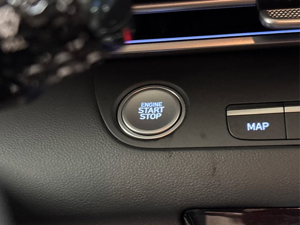 Certified 2025 Hyundai Elantra SEL image 30