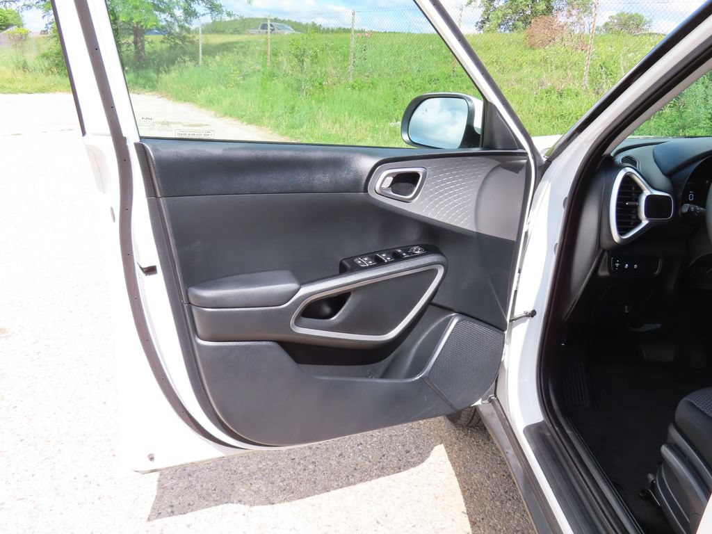 Certified 2025 Kia Soul LX w/ LX Technology Package FWD image 21