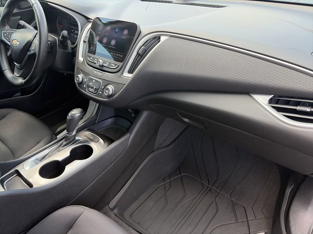 Used 2020 Chevrolet Malibu RS FWD image 30