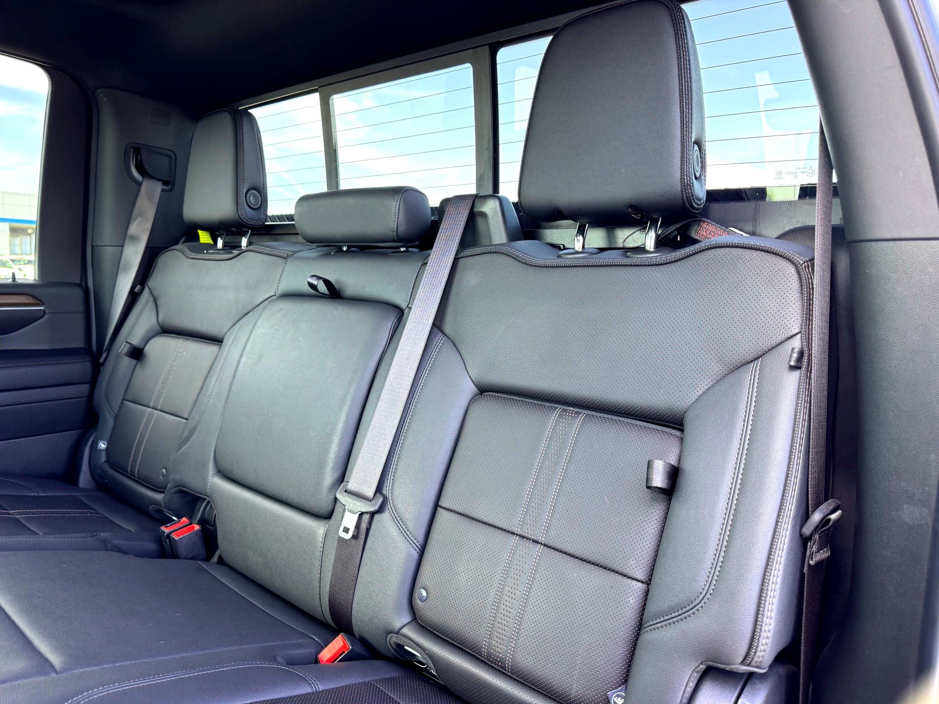 Used 2024 Chevrolet Silverado 2500 High Country w/ Technology Package image 17