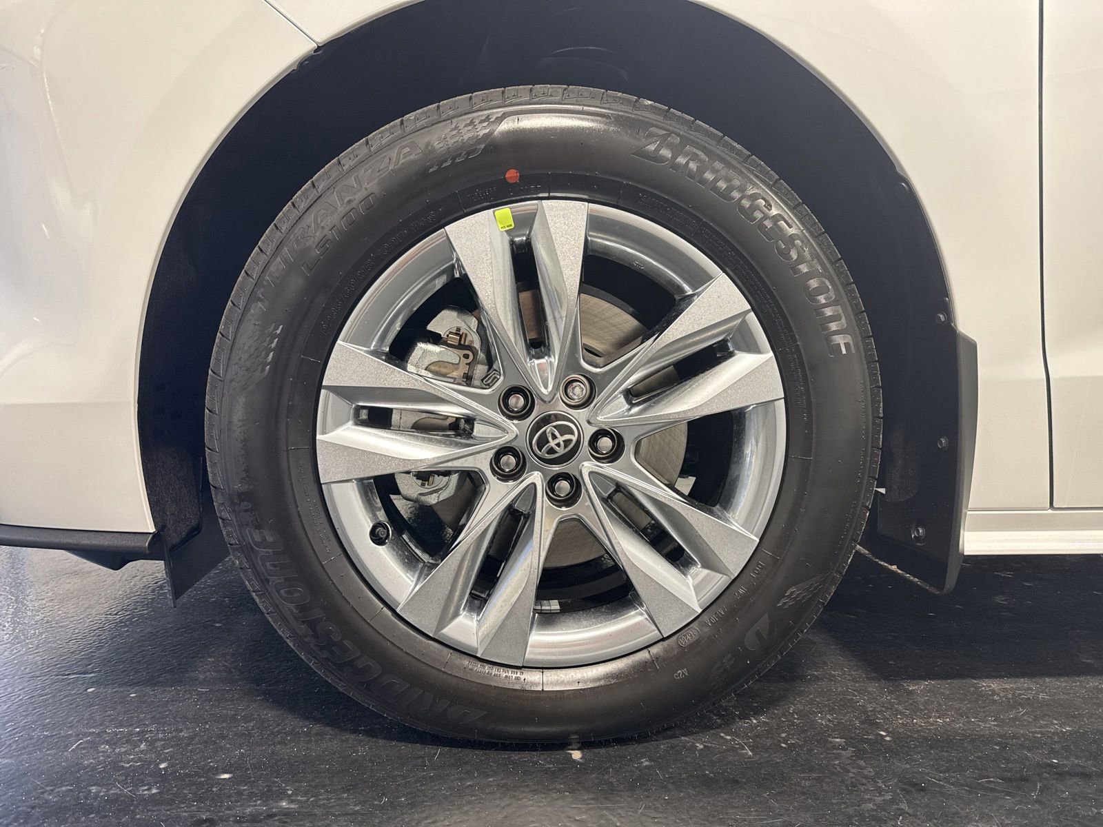 New 2026 Toyota Sienna XLE FWD image 6