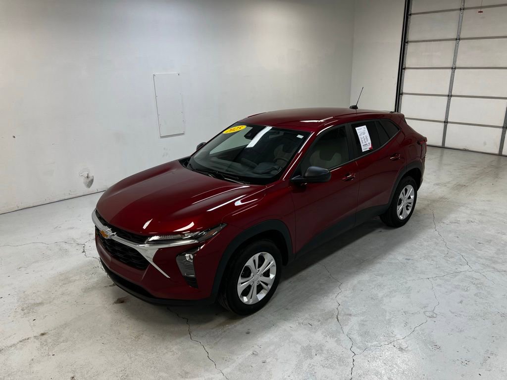 Used 2025 Chevrolet Trax LS image 6