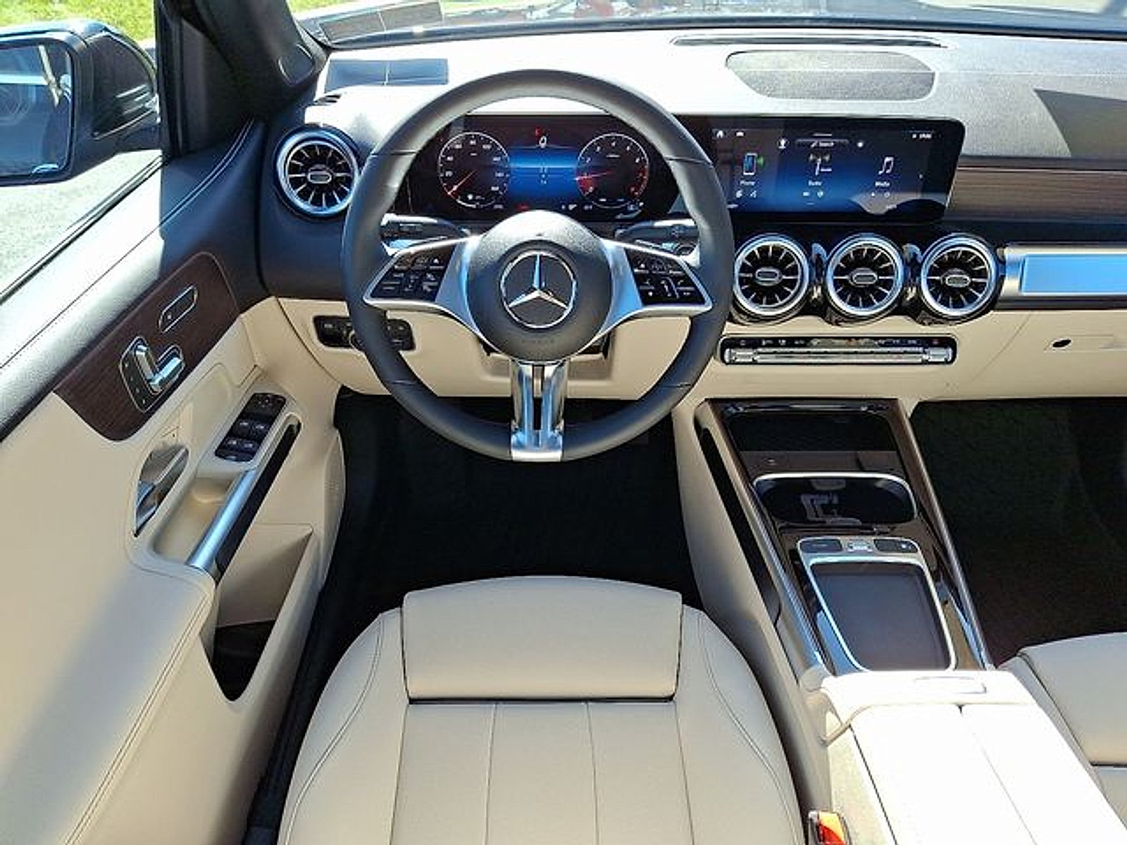 Used 2026 Mercedes-Benz GLB 250 4MATIC image 10