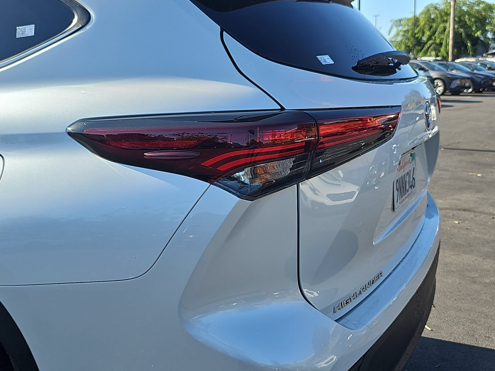 Used 2024 Toyota Highlander XLE FWD image 12