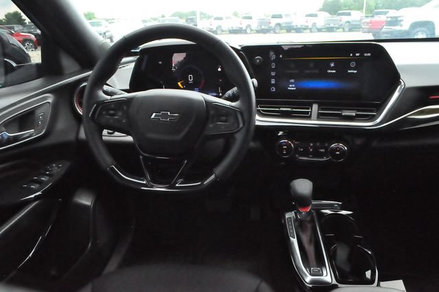 Used 2025 Chevrolet Trax RS w/ Driver Confidence Package FWD image 17