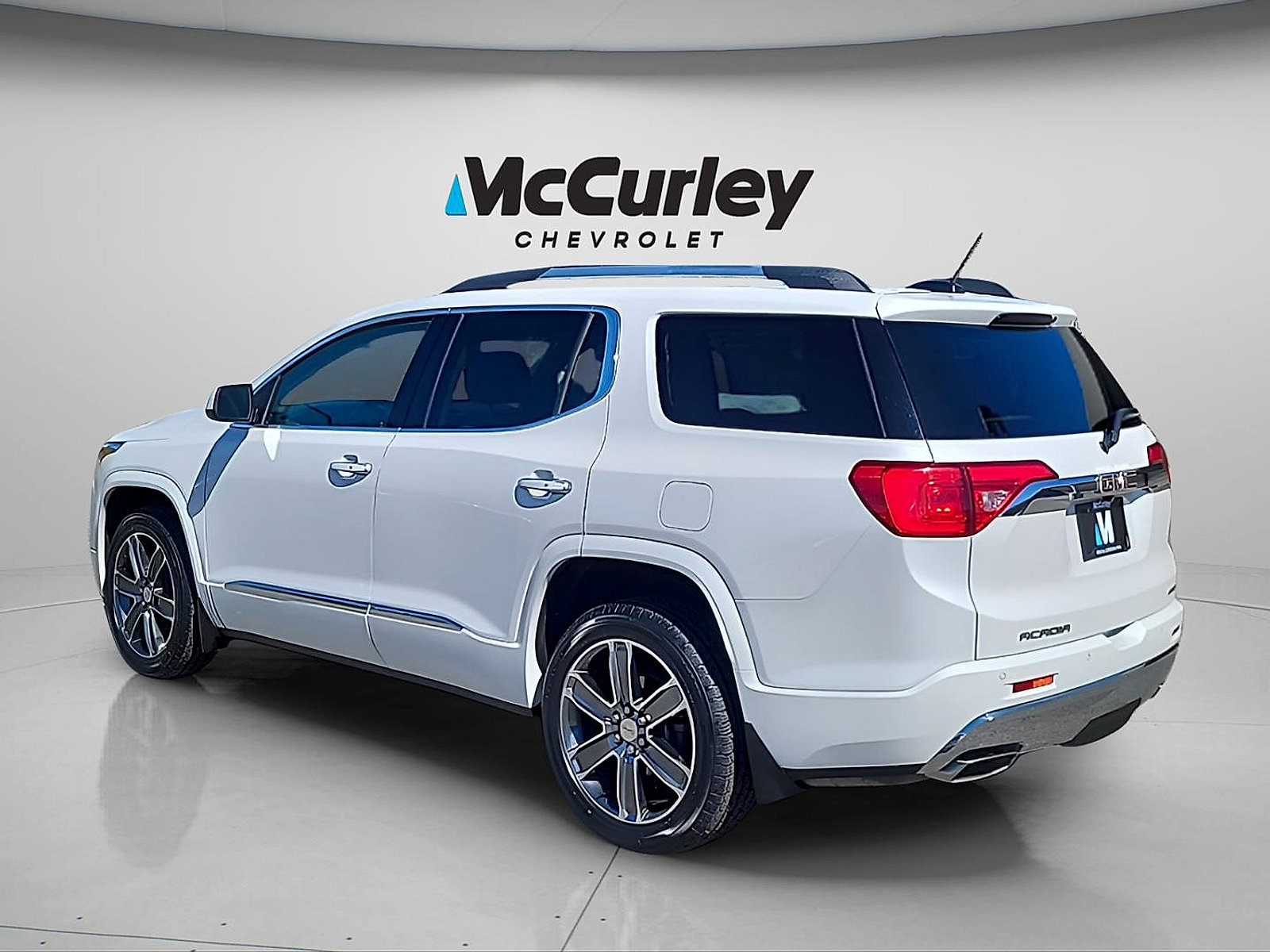 Used 2019 GMC Acadia Denali w/ Technology Package AWD/4WD image 5