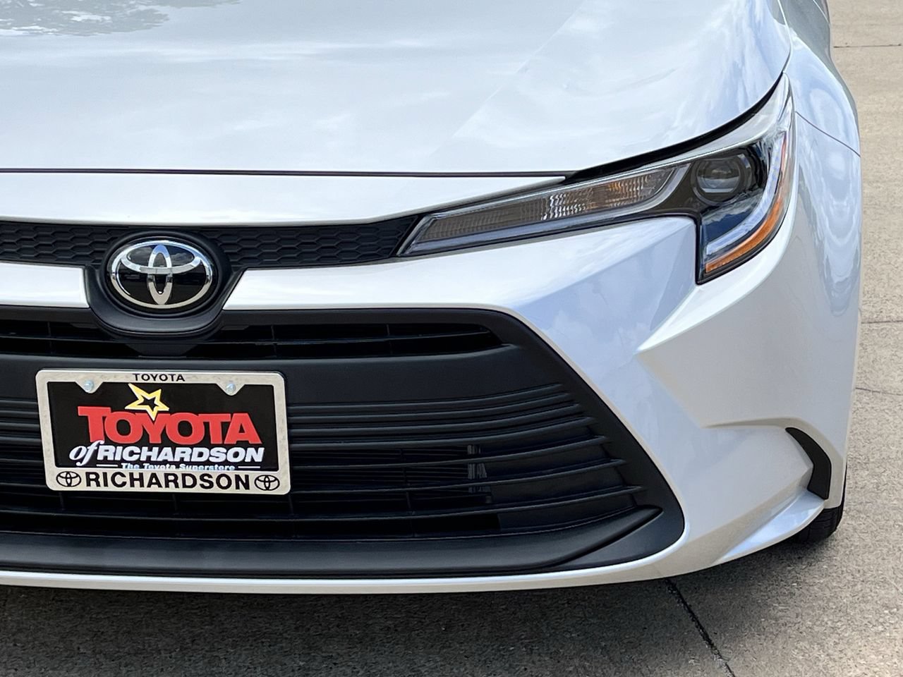 Used 2025 Toyota Corolla LE FWD image 8