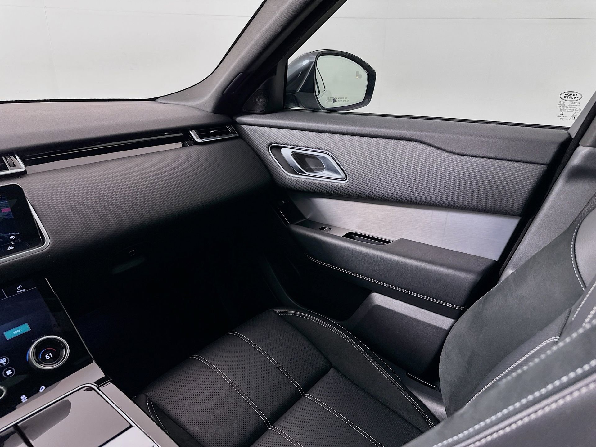 Used 2020 Land Rover Range Rover Velar R-Dynamic S image 25