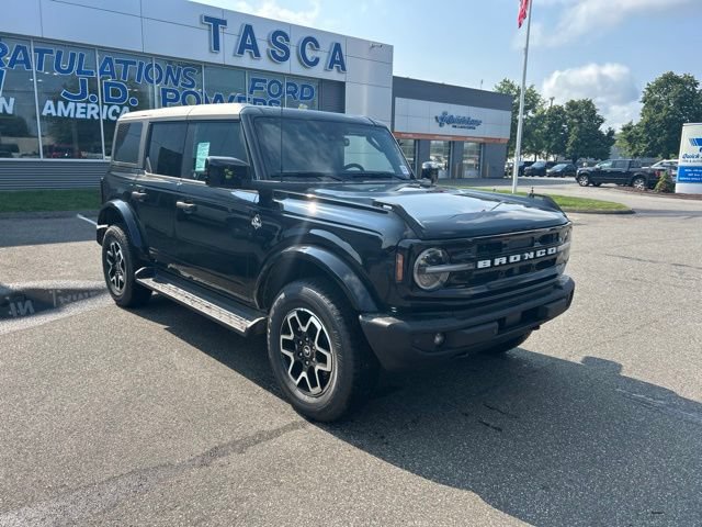New 2026 Ford Bronco Outer Banks AWD/4WD image 1