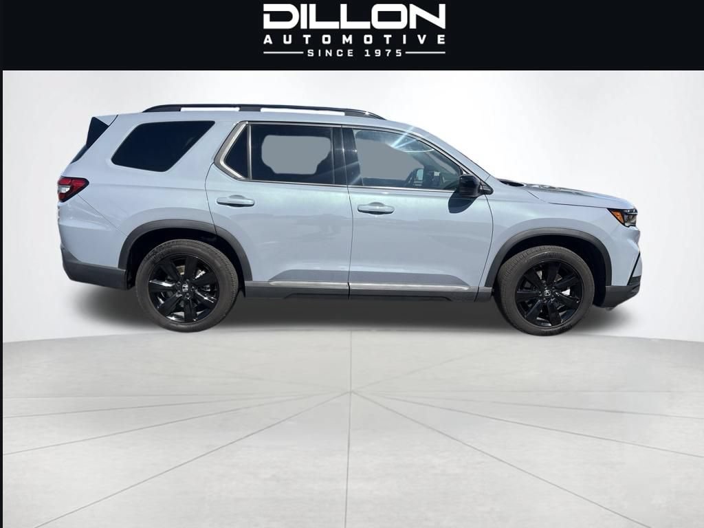 Used 2025 Honda Pilot Black Edition image 6