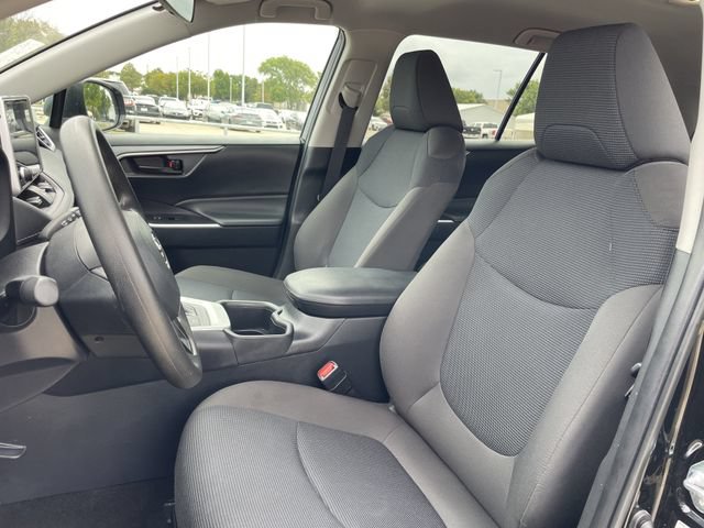 Used 2025 Toyota RAV4 LE AWD/4WD image 23