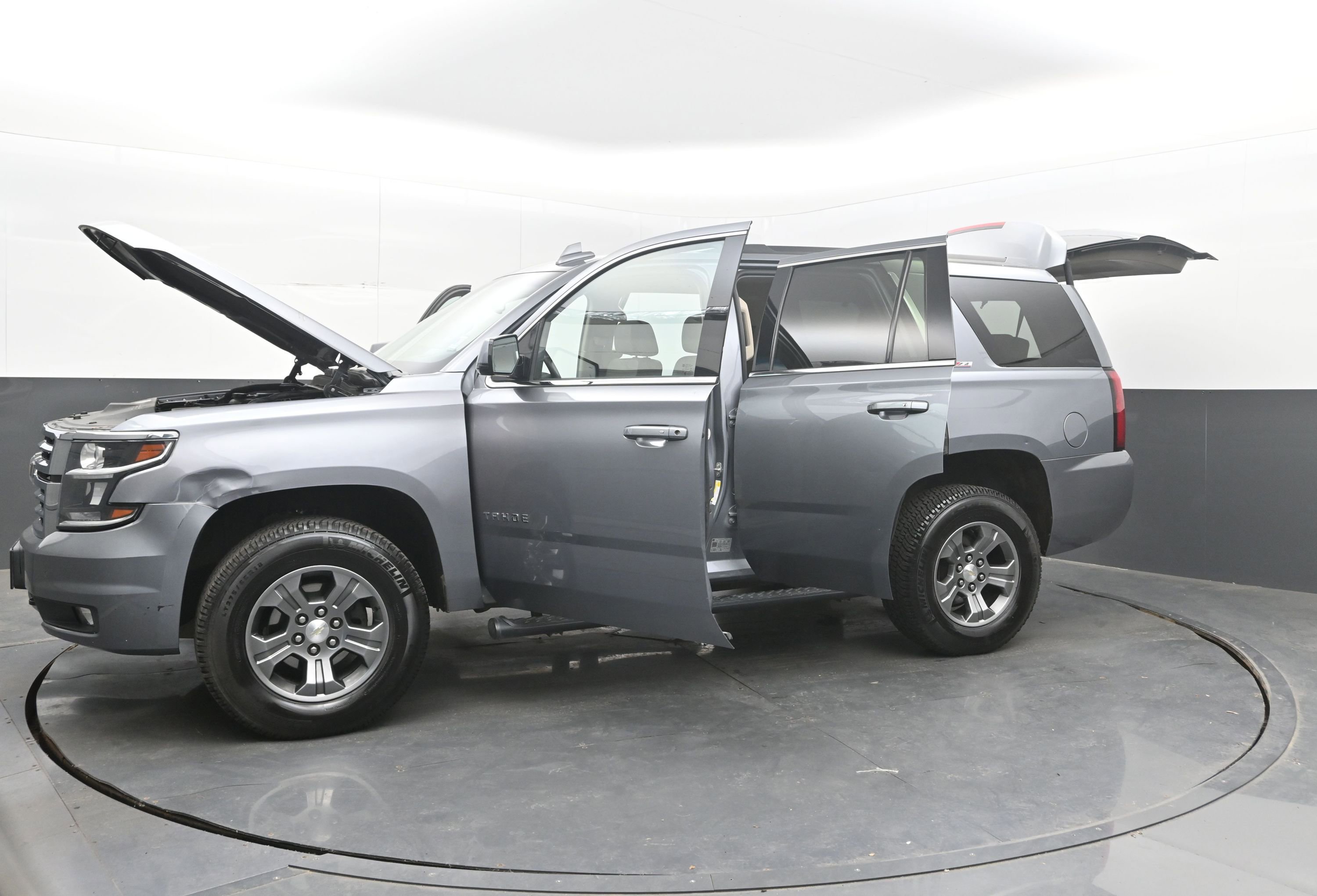 Used 2020 Chevrolet Tahoe LT w/ Luxury Package AWD/4WD image 39