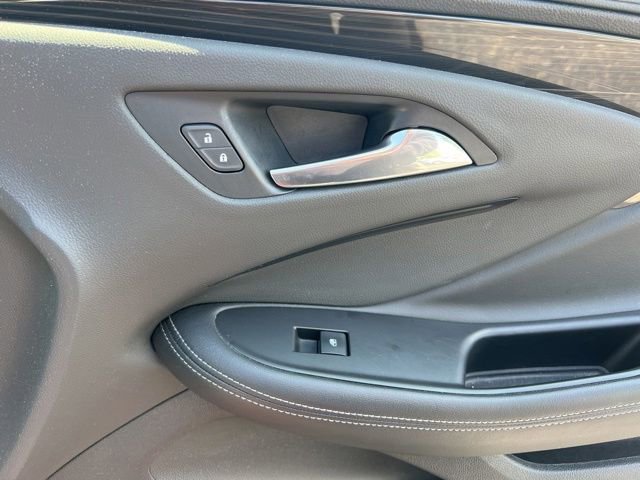 Used 2019 Buick Envision Essence FWD image 37