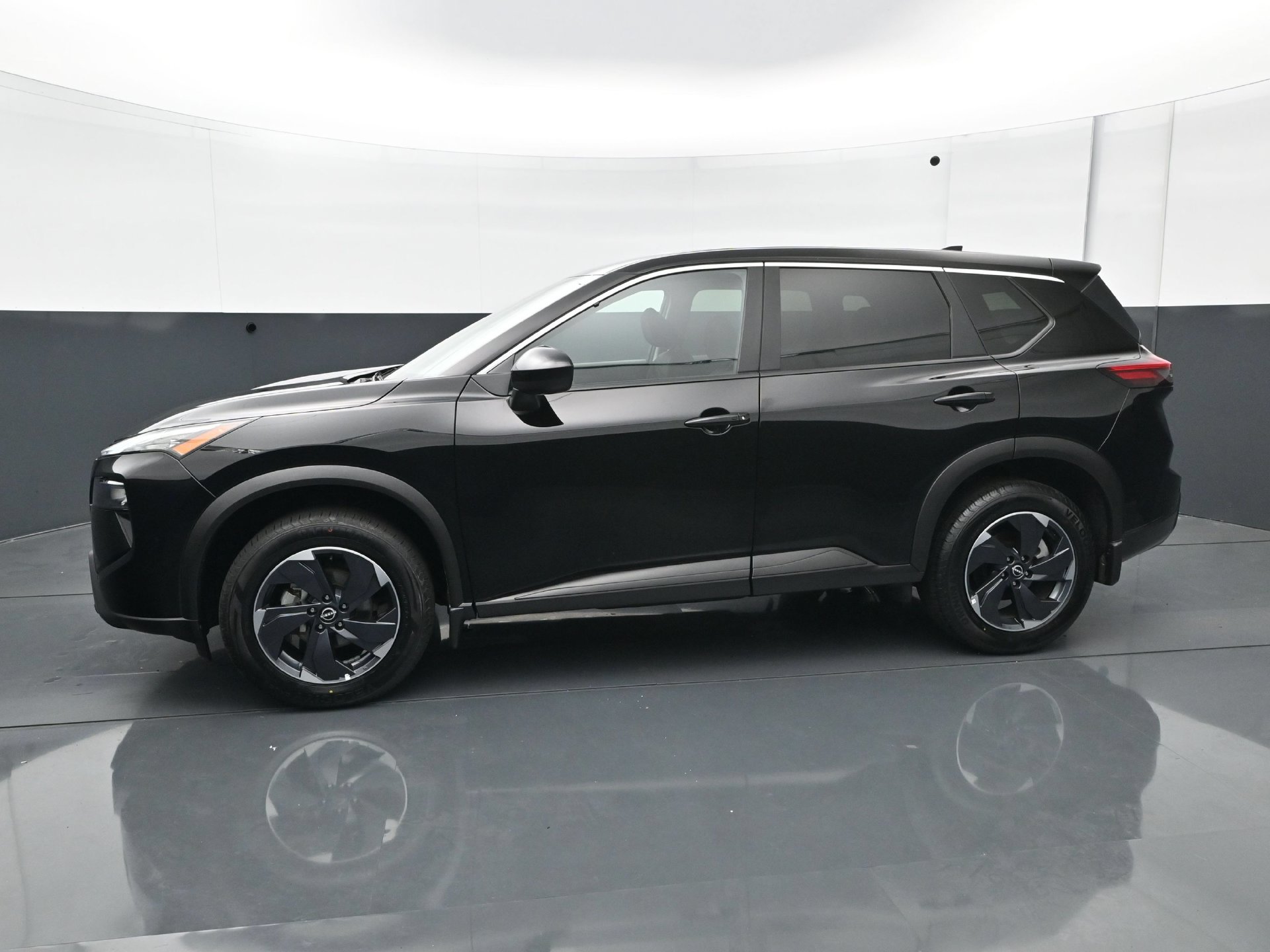 Used 2026 Nissan Rogue SV AWD/4WD image 3