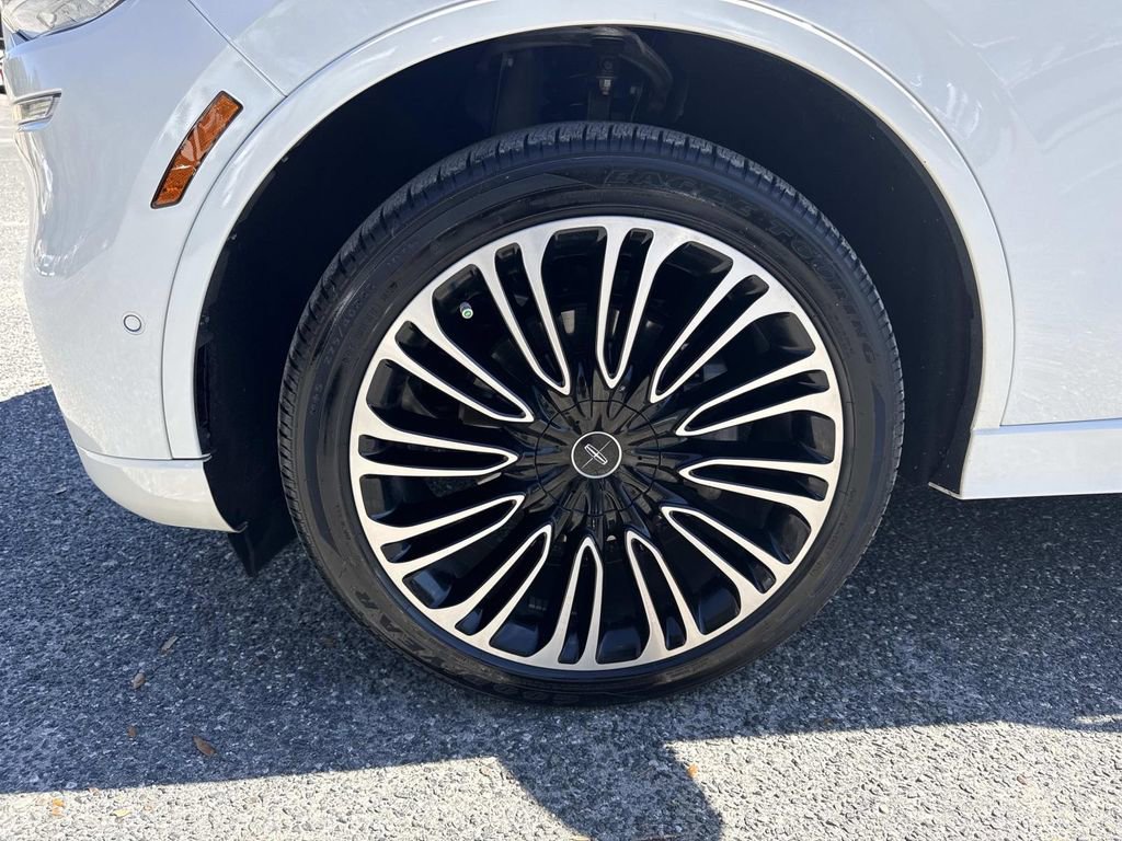 Certified 2024 Lincoln Aviator Black Label AWD/4WD image 10