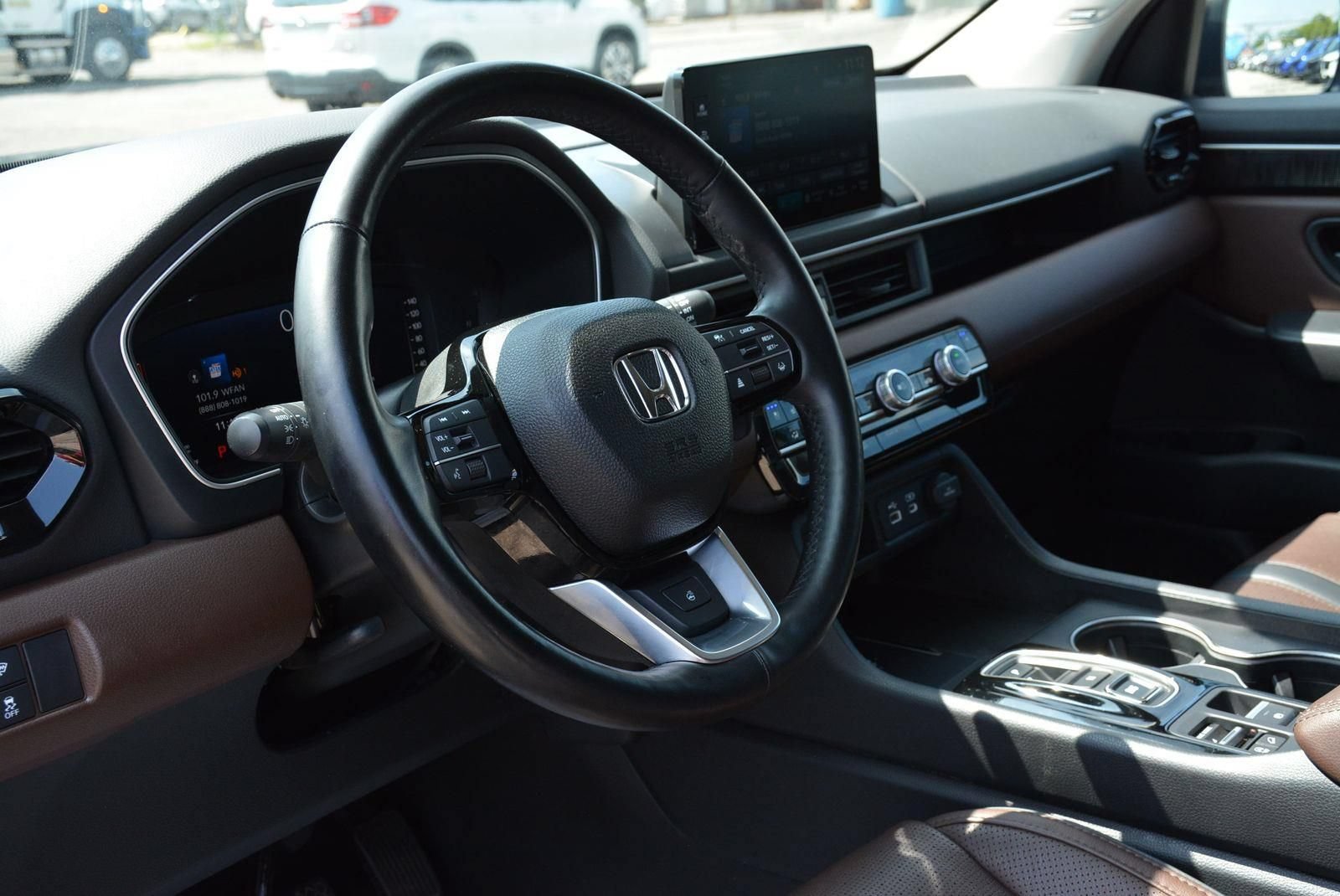 Used 2024 Honda Pilot Elite image 11