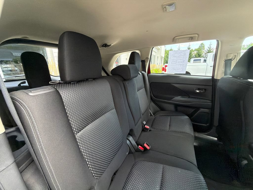 Used 2018 Mitsubishi Outlander SE AWD/4WD image 33