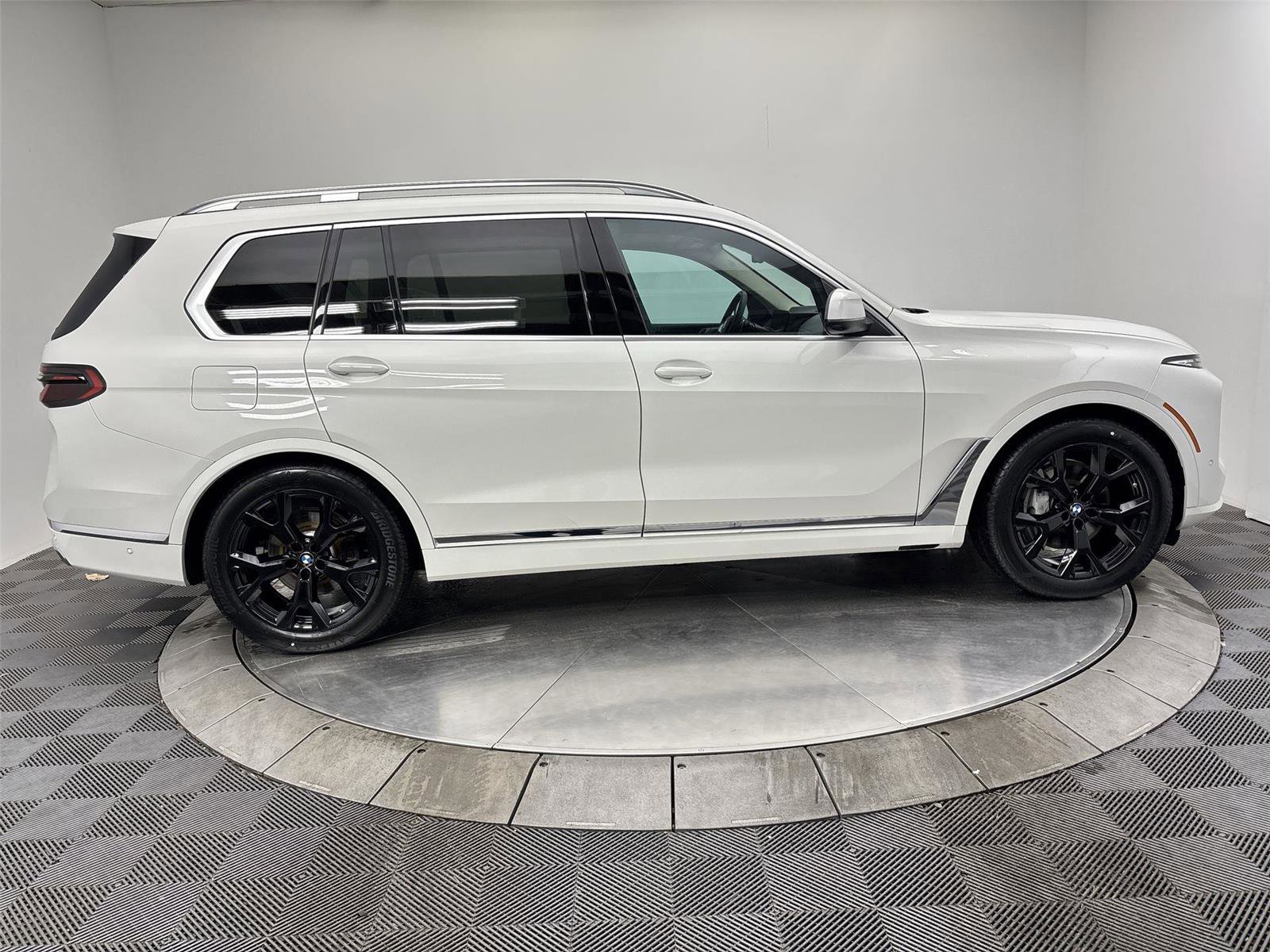 Used 2024 BMW X7 xDrive40i w/ Premium Package AWD/4WD image 17