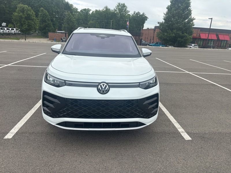 New 2026 Volkswagen Tiguan SEL R-Line AWD/4WD image 8