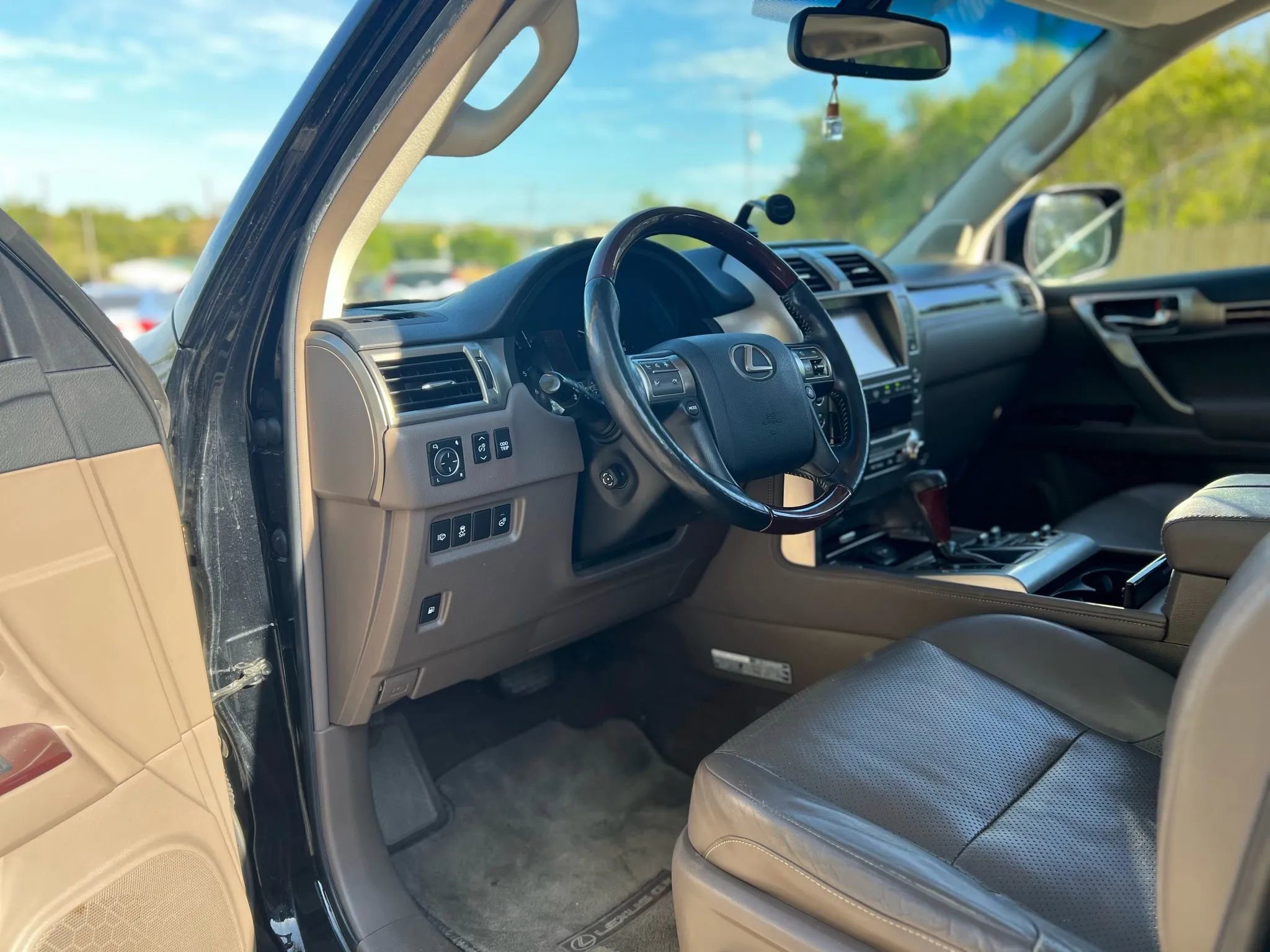 Used 2014 Lexus GX 460 Luxury image 23